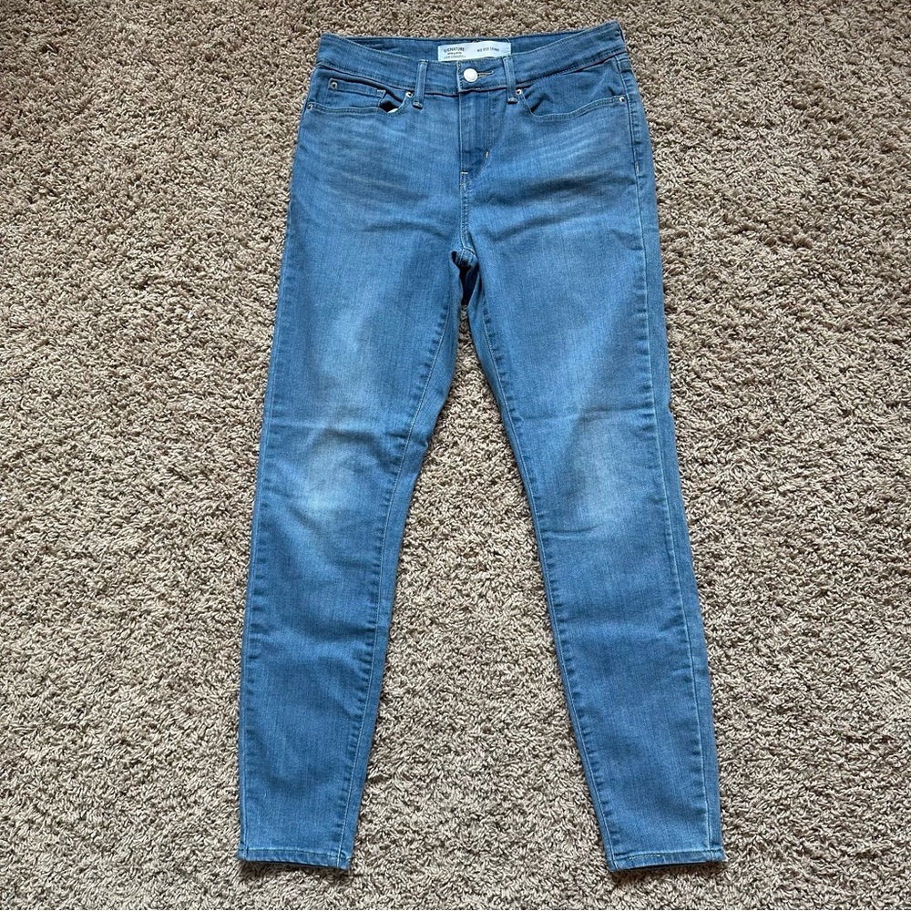 Levi’s signature mid rise skinny jeans